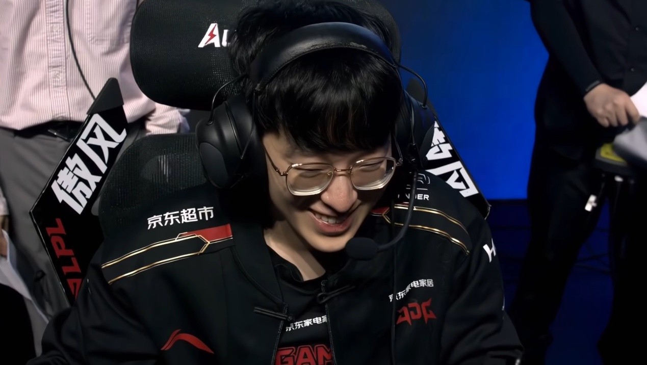 包含JDG险胜FLY，Doinb爆发神勇的词条