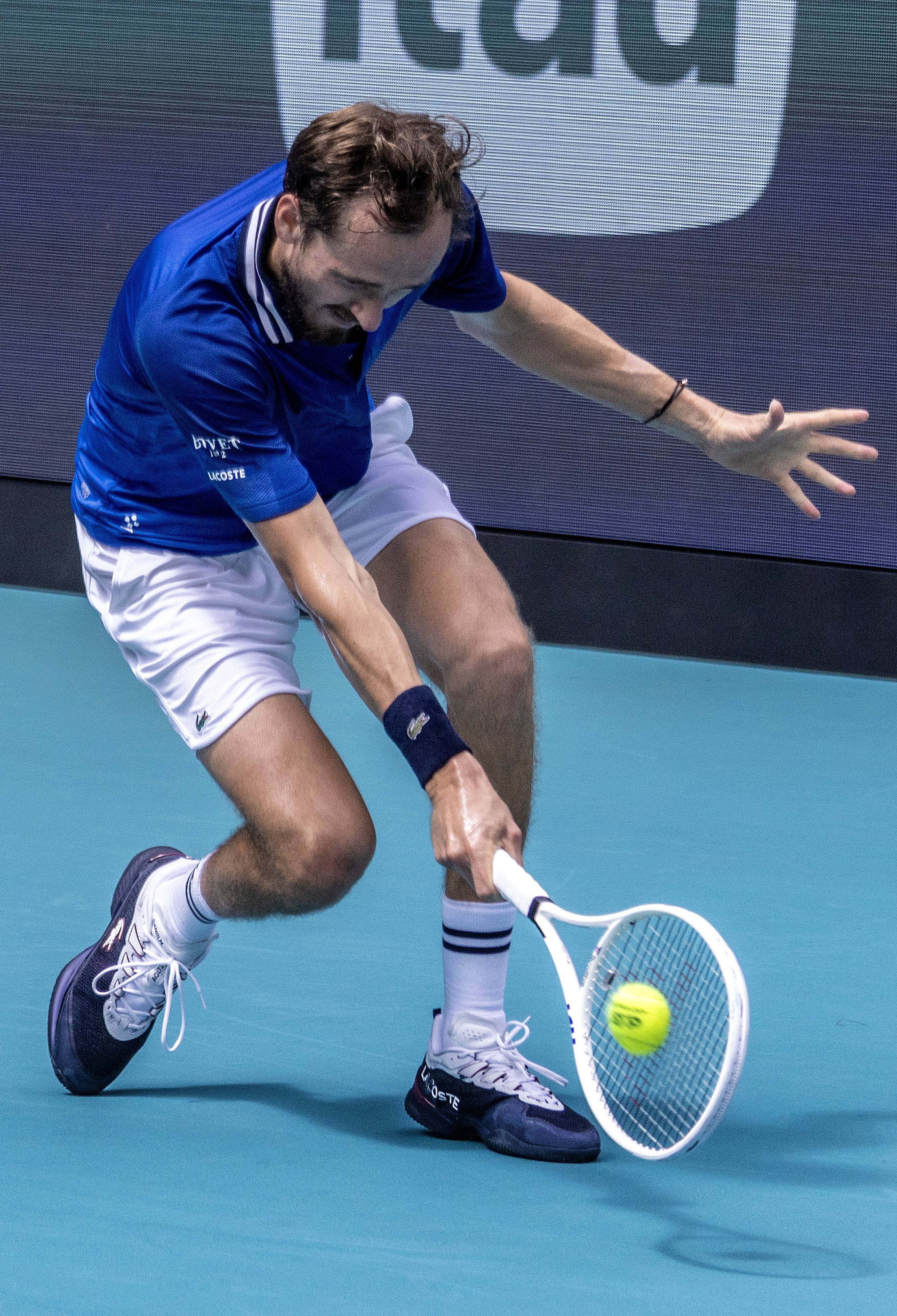 开云下载-意大利网球队绝地反击法国网球队，梅德韦杰夫高光表现