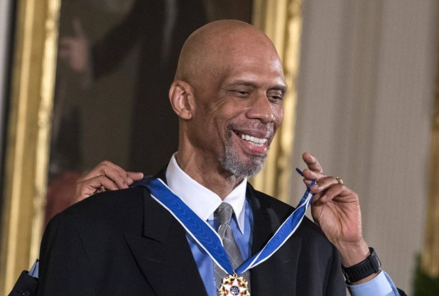 包含国王横扫巴西男篮，拉塞尔一己之力扛起全队的词条