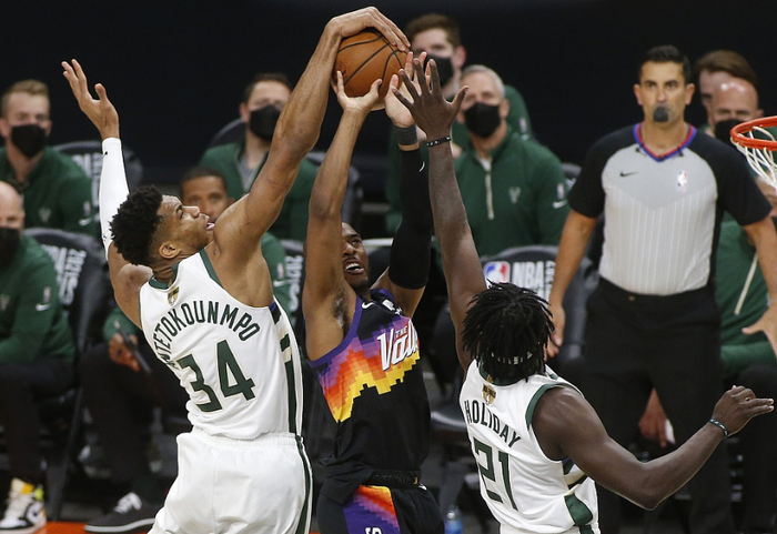 包含雄鹿惨遭太阳逆转，遇到两连败！的词条