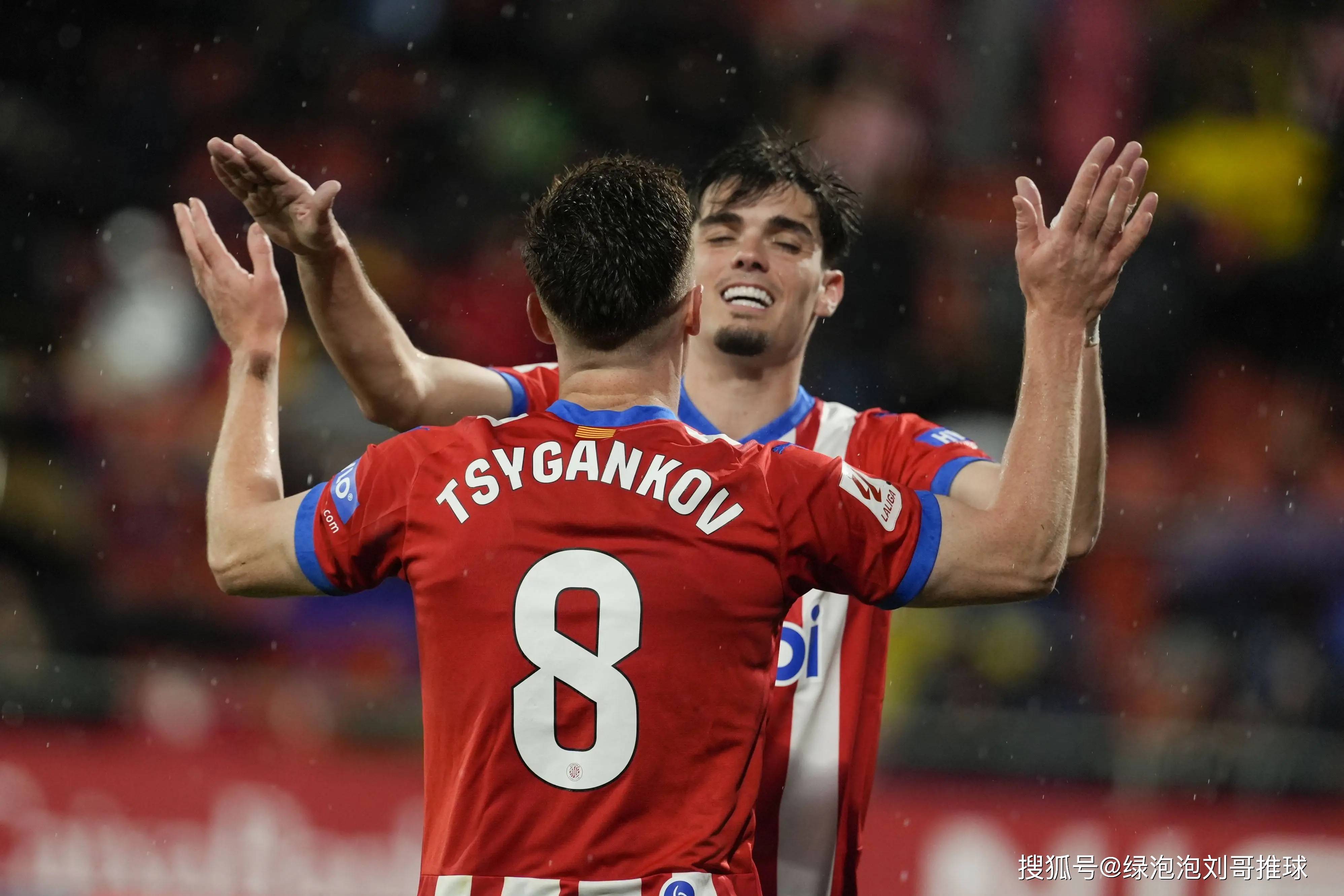 包含奥萨苏纳主场大获全胜，迎来复苏的词条