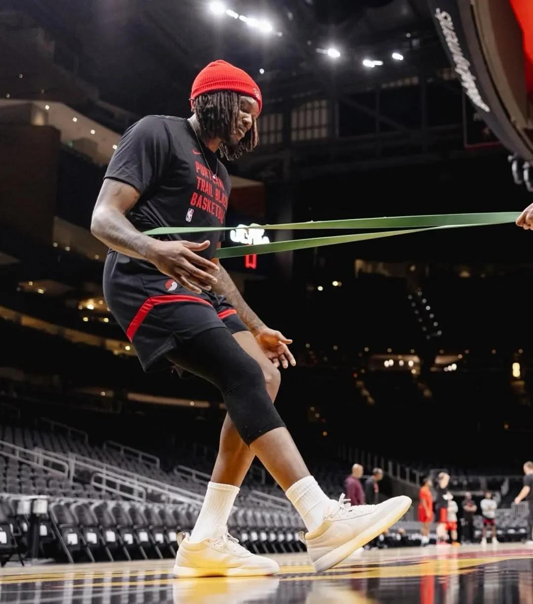 勇士全队遭遇伤病潮,库里或将缺席数场比赛的简单介绍 勇士全队遭遇伤病潮,库里或将缺席数场比赛的简单介绍