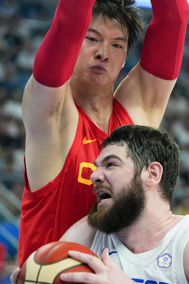 包含陕西男篮卫冕之路曲折，备战关键战的词条