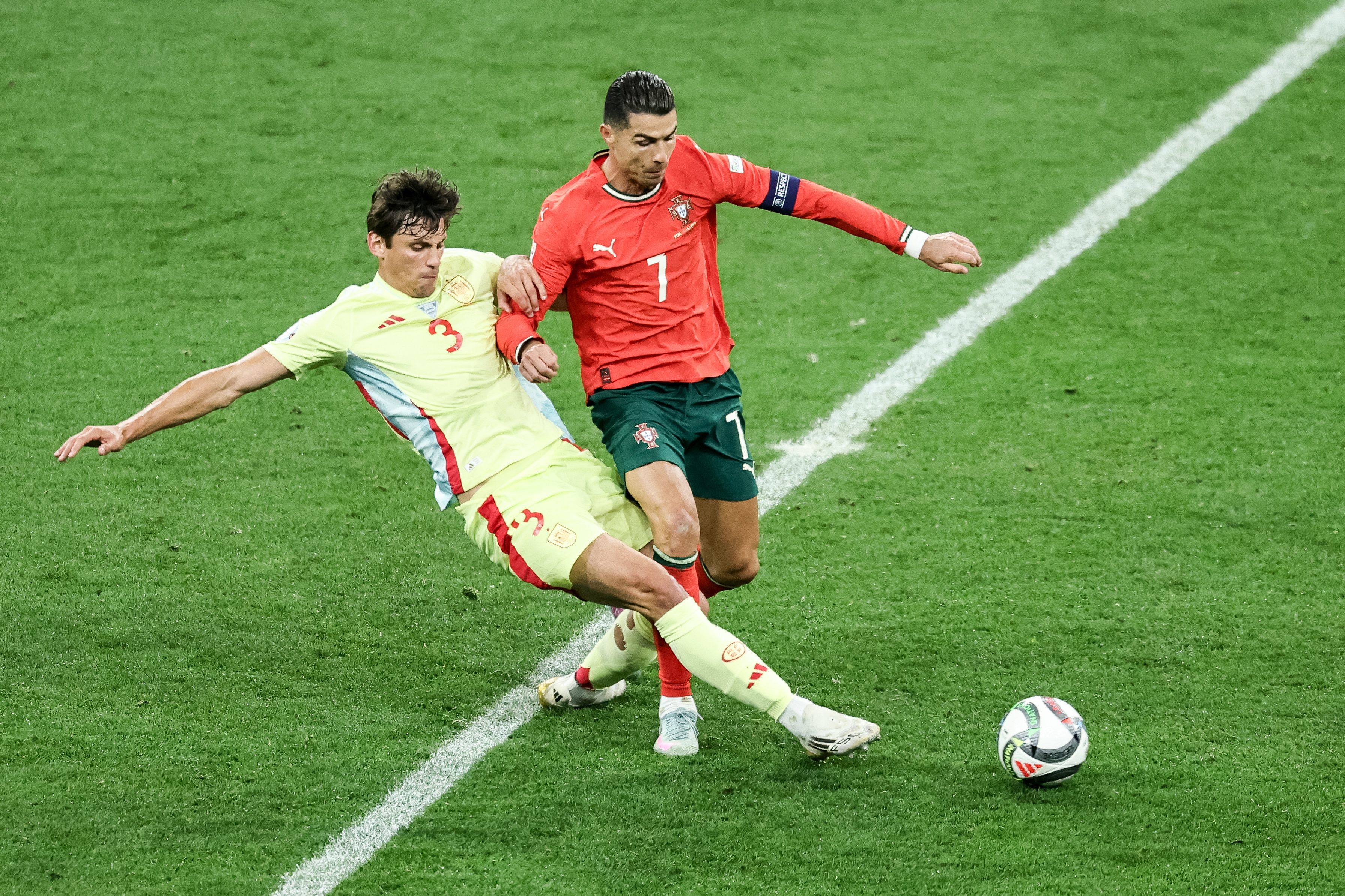 开云体育在线-葡萄牙力克荷兰,稳居欧预赛小组榜首的简单介绍