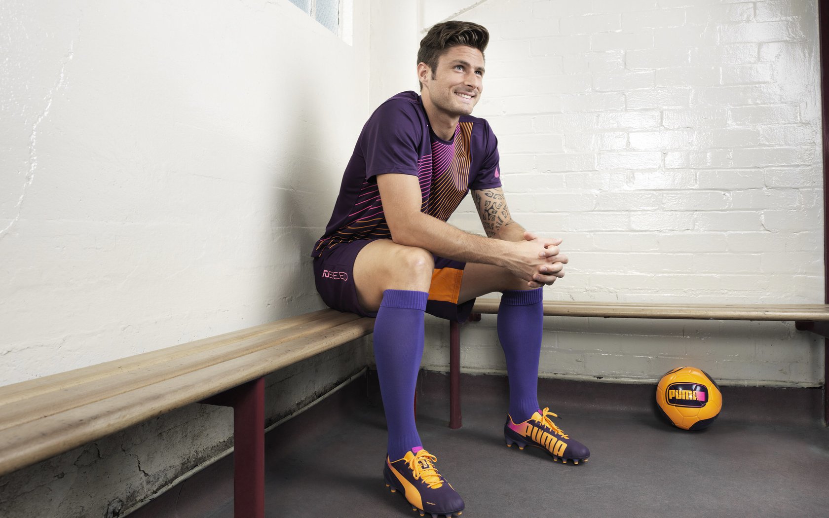 开云体育直播-从巴斯托尼的爆发到马赛的绝杀—足球场上那些改写历史的末节奇迹